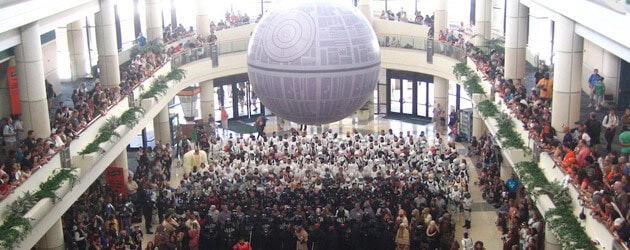 Star Wars Celebration V day 3 brings more crazy costumes, more celebrities – and yes, even more Slave Leias Star Wars Celebration V day 3 brings more crazy costumes, more celebrities – and yes, even more Slave Leias