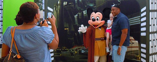 Video: Star Tours 2 preview interview with C-3PO, R2-D2 and Bree Starlighter at Disney mall tour stop in Jacksonville