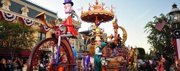 Video/Review: Unique view of Mickey’s Soundsational Parade from above Main Street USA at Disneyland