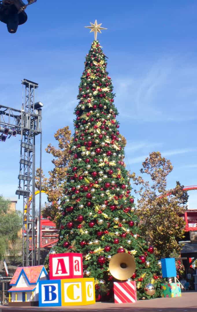 knott s merry farm offers casual christmas entertainment knott s merry farm offers casual christmas entertainment