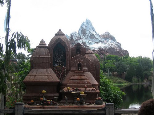 Shrine / Expedition Everest photo op