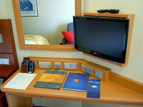 Deluxe Veranda state room, Desk and TV - Disney Dream