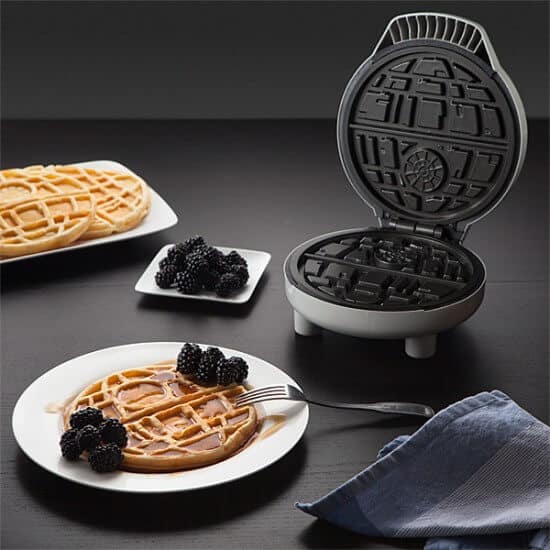 huik_sw_death_star_waffle_maker_inuse