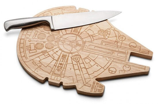 ilrv_sw_millenium_falcon_wood_cutting_board