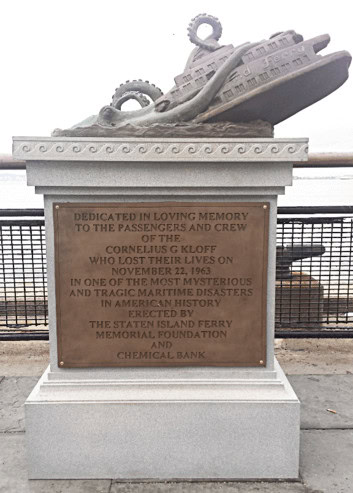statue