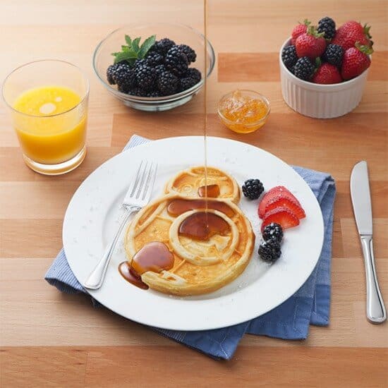 jgsh_sw_bb-8_waffle_maker_inuse